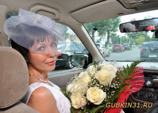 Невеста Ирина. Вместо руля цветы.