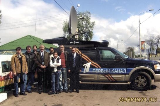 Сьемочная группа 1 канала в гостях в селе Бобровы Дворы