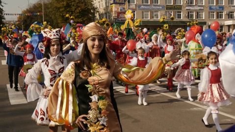 Праздничное шествие в Губкине в День города